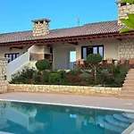 Villa Chrystallia Anarita
