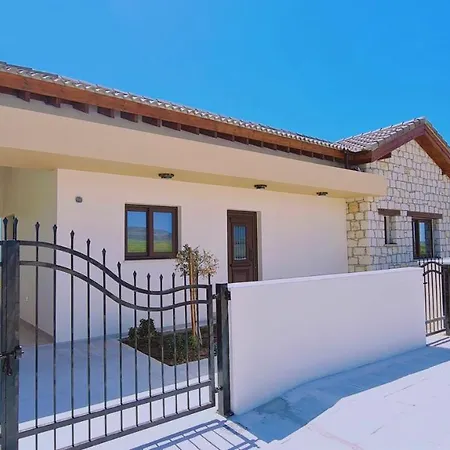 Chrystallia Villa *