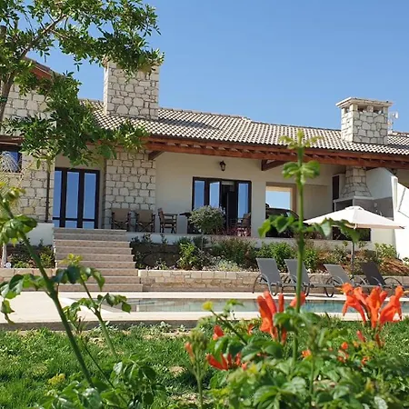 فيلة Chrystallia